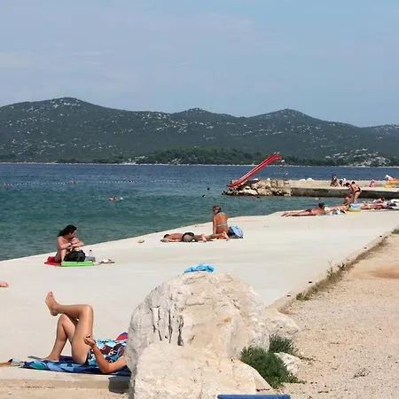 Jezera 5079a * Tisno